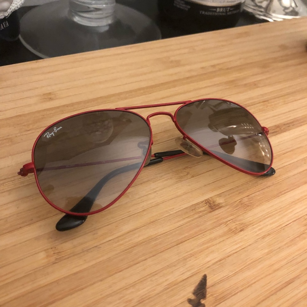 Thin red ray ban aviators